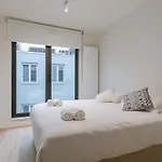 Huswell - Stylish Apartment On Top Location