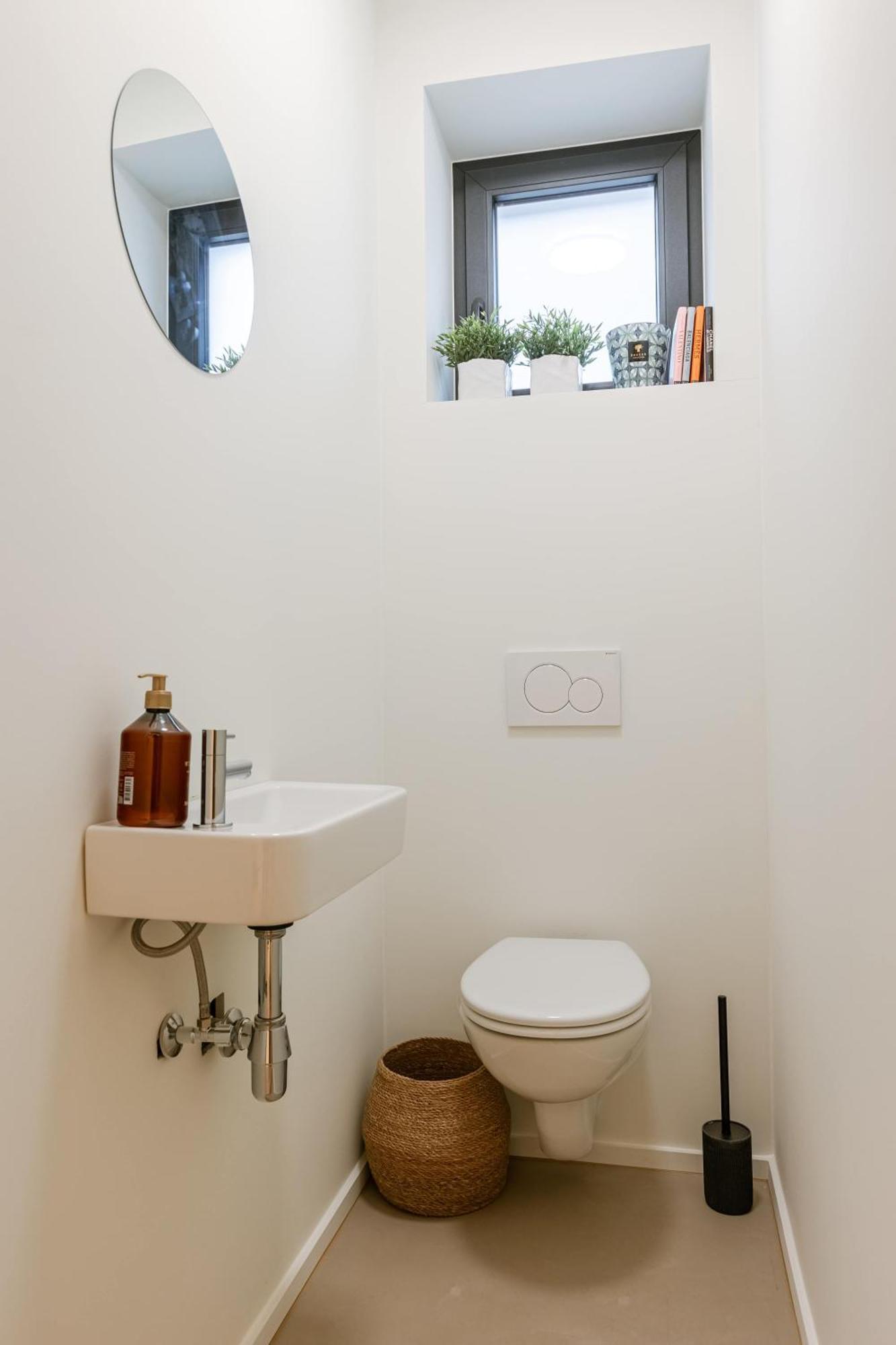 Huswell - Stylish On Location Apartment *
